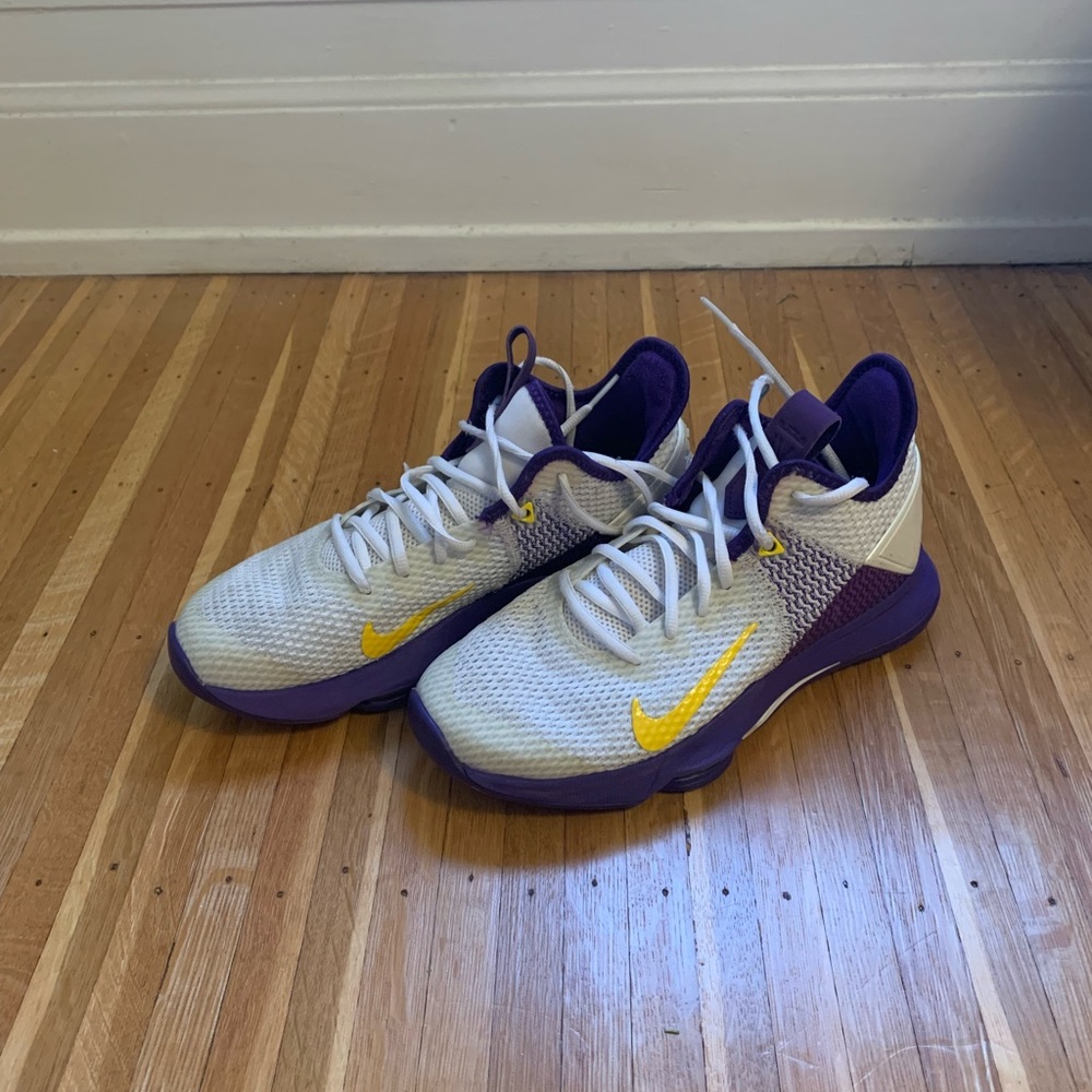 nike lebrons witness IV basketball shoe